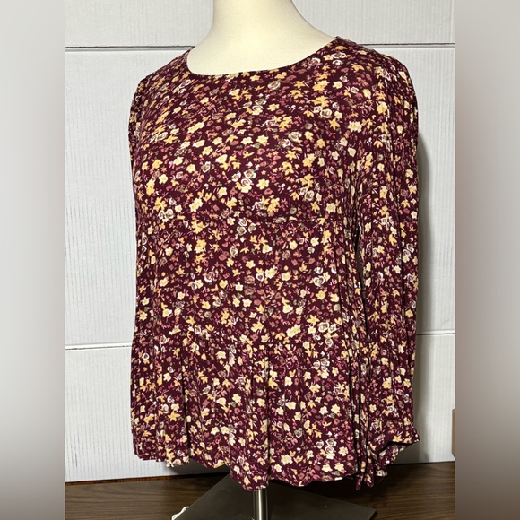Time and Tru women’s XXL (20) top in cranberry. 28” length - Picture 1 of 9